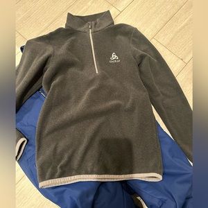 Boys ski pants and fleece pullover selling as a set, size kids Small for both